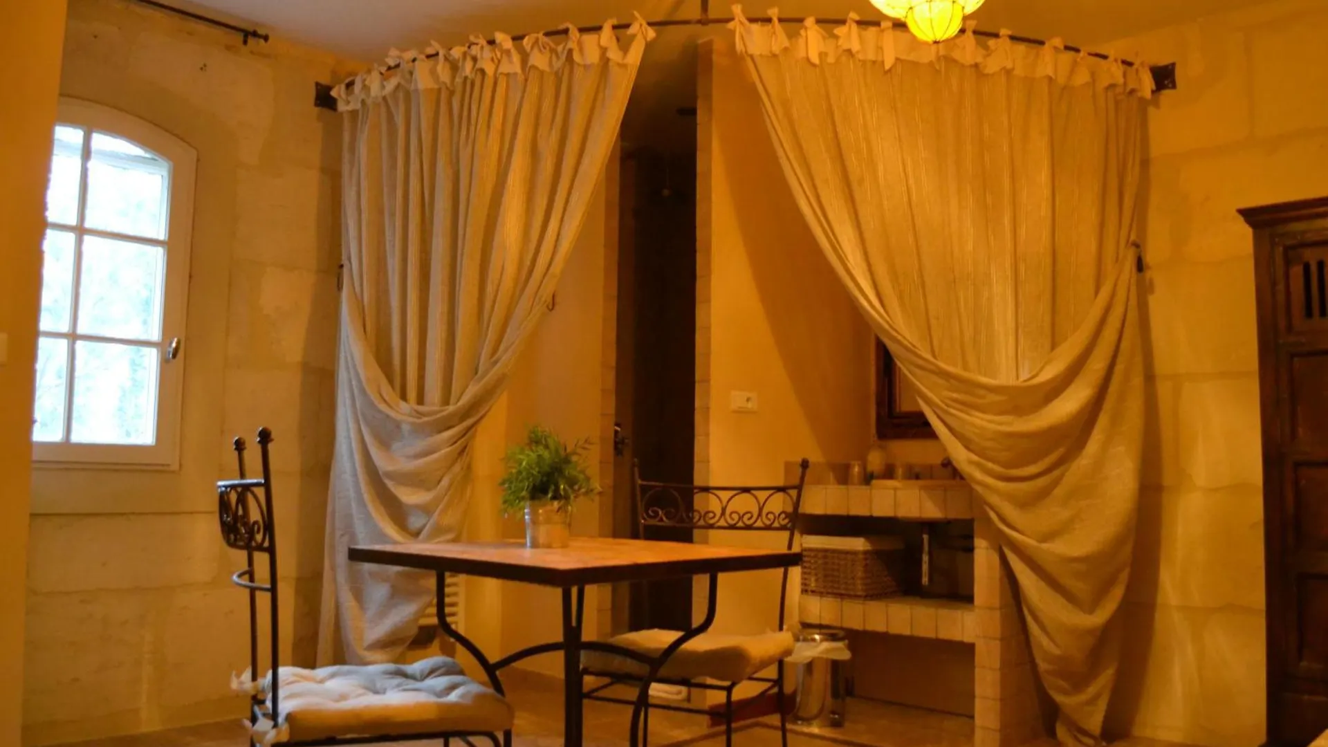 Bed & Breakfast Mas Petit Prince Arles France